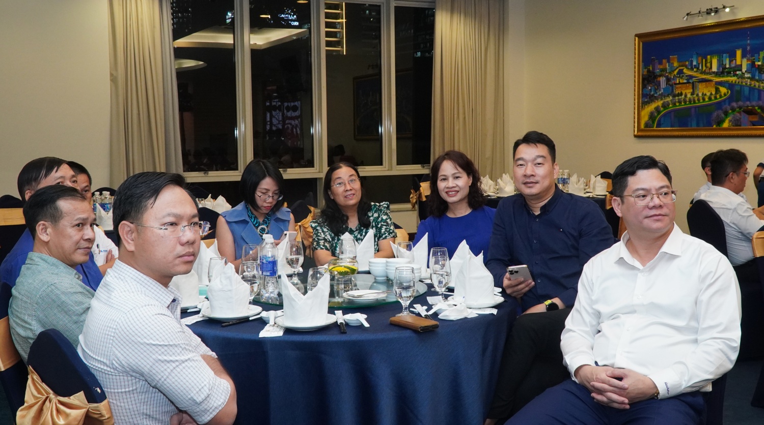 Kỷ niệm 33 năm Ngày thành lập CĐ DKVN: Cuộc gặp mặt xúc động và ý nghĩa của các thế hệ cán bộ công đoàn Kỷ niệm 33 năm Ngày thành lập CĐ DKVN: Cuộc gặp mặt xúc động và ý nghĩa của các thế hệ cán bộ công đoàn