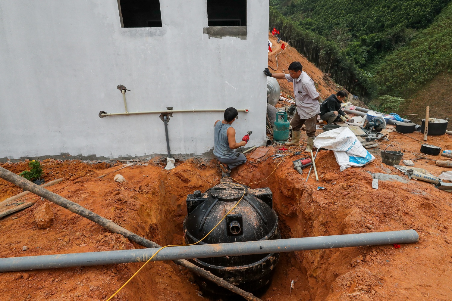 Gấp rút hoàn thiện để người dân sớm ổn định cuộc sống Gấp rút hoàn thiện để người dân sớm ổn định cuộc sống