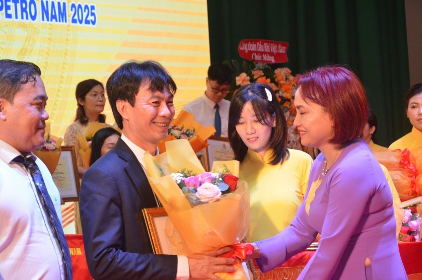 Vietsovpetro tổ chức Hội nghị Tổng kết công tác Đảng năm 2024 và Hội nghị Người lao động năm 2025 Vietsovpetro tổ chức Hội nghị Tổng kết công tác Đảng năm 2024 và Hội nghị Người lao động năm 2025