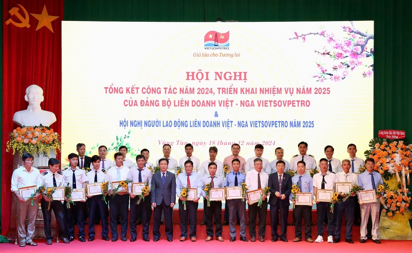 Vietsovpetro tổ chức Hội nghị Tổng kết công tác Đảng năm 2024 và Hội nghị Người lao động năm 2025
