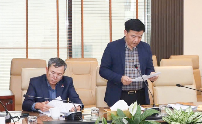 Đồng chí Kiều Ngọc Anh báo cáo kết quả hoạt động của Công đoàn PVEP tại buổi làm việc