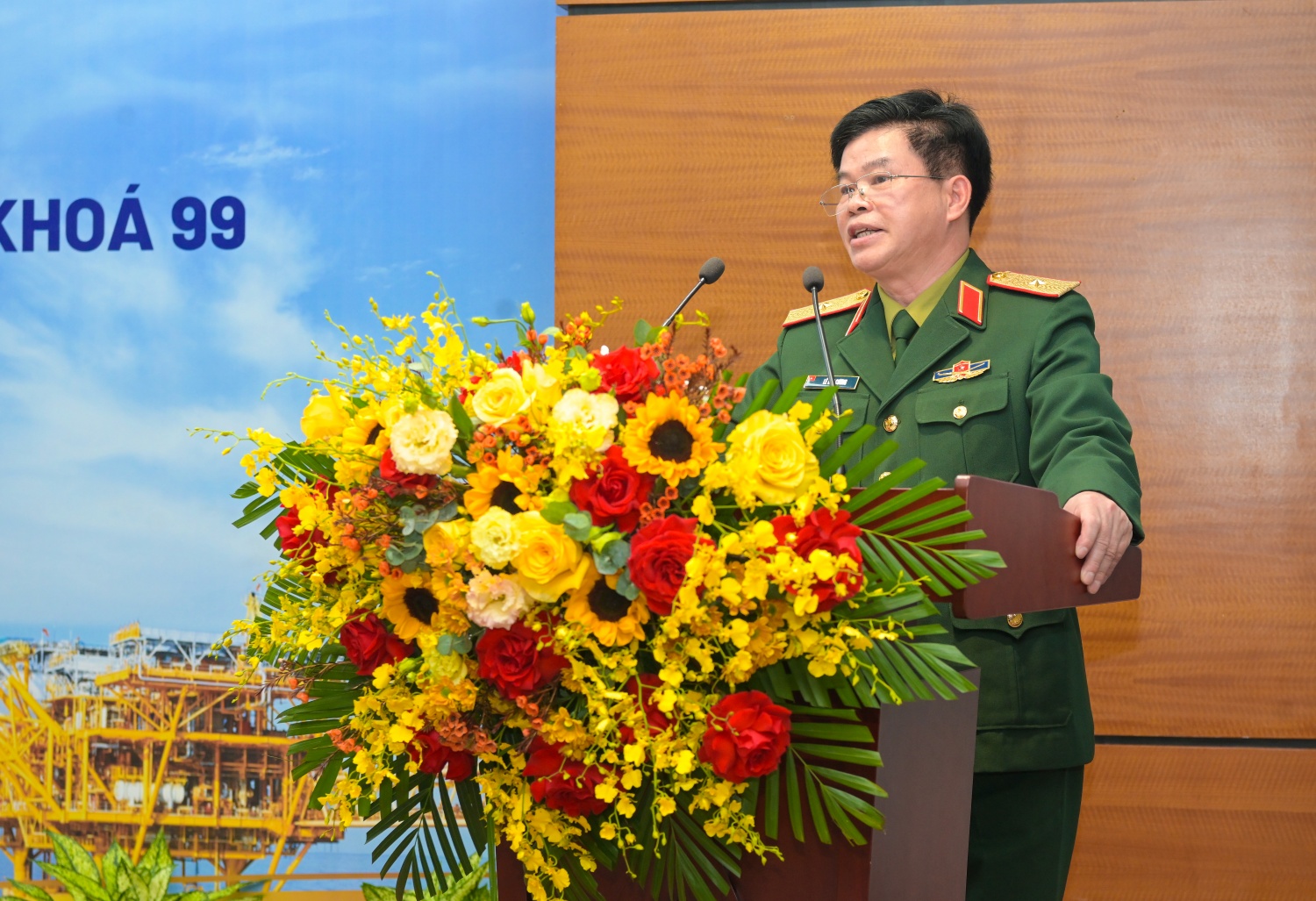 Đoàn cán bộ Học viện Quốc phòng nghiên cứu thực tế tại Petrovietnam Đoàn cán bộ Học viện Quốc phòng nghiên cứu thực tế tại Petrovietnam