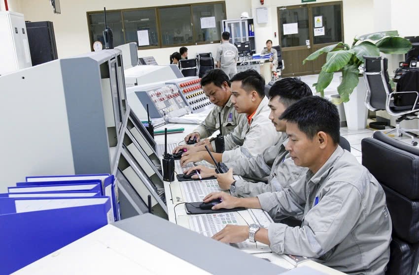Experts and engineers at the Central Technology Department of Phu My Fertilizer Plant