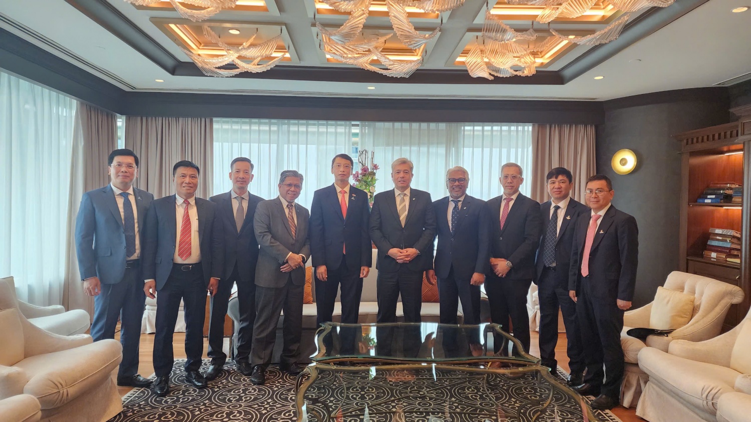 Đồng chí Trần Hồng Nam - Thành viên HĐTV Petrovietnam cùng đoàn công tác của Tập đoàn đã có buổi làm việc với lãnh đạo Petronas