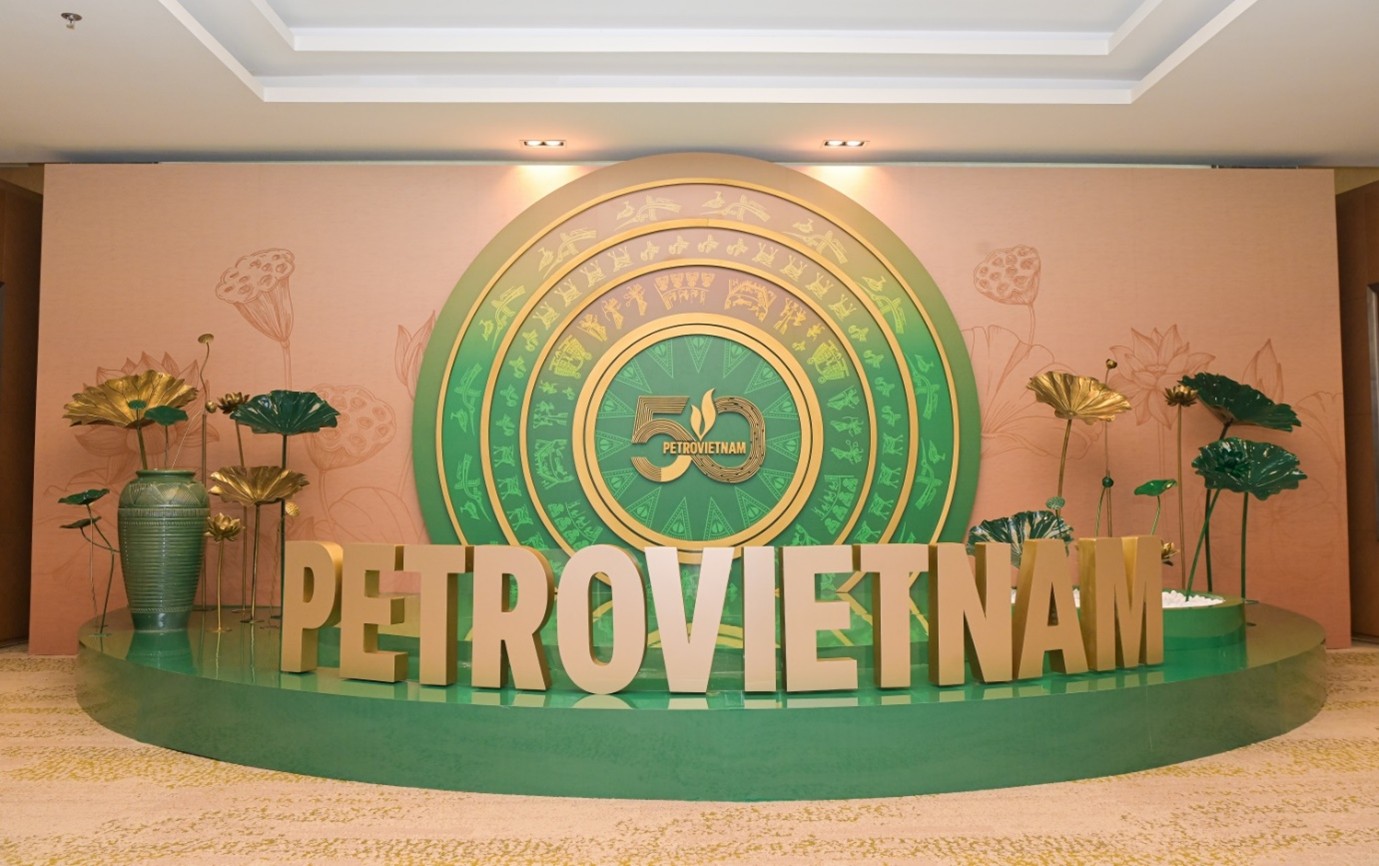 Mô hình kỷ niệm 50 năm Petrovietnam đặt tại tầng 5