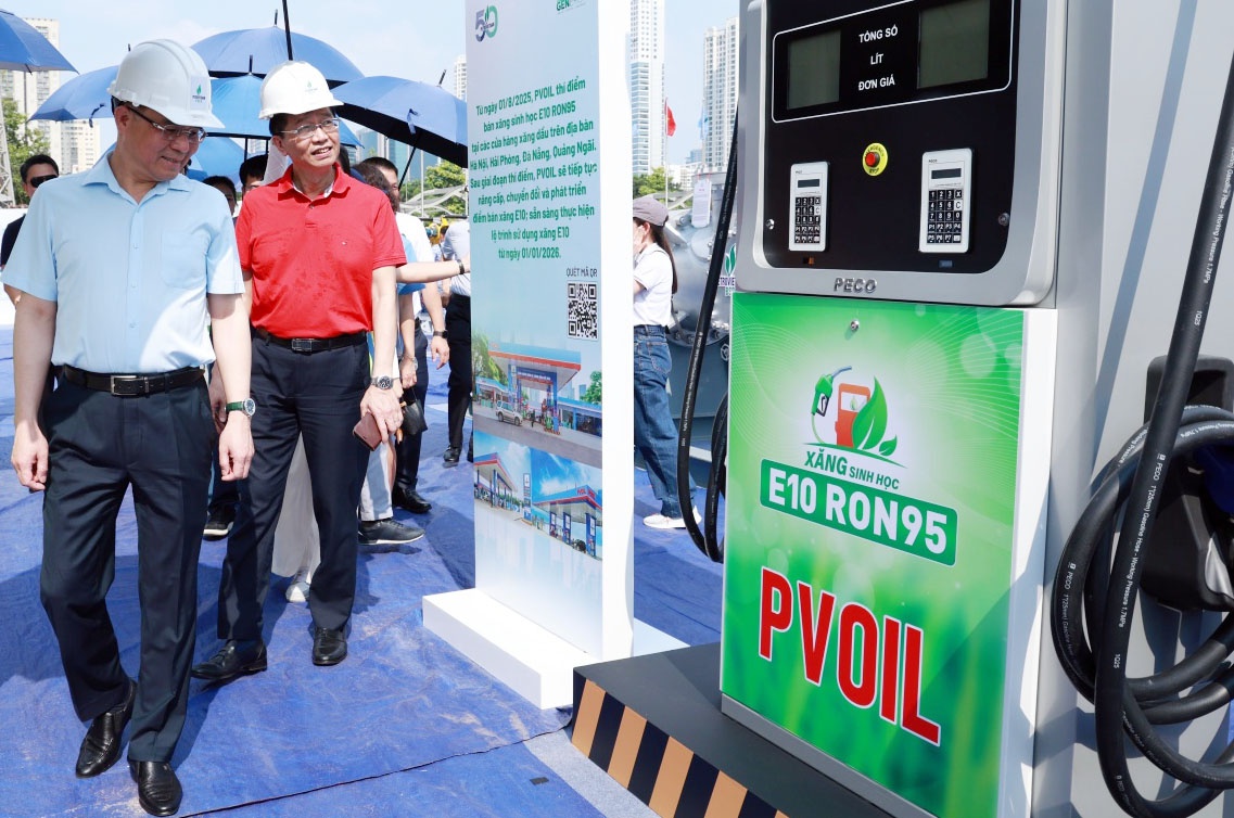 Lãnh đạo Petrovietnam khảo sát khu trưng bày của PVOIL
