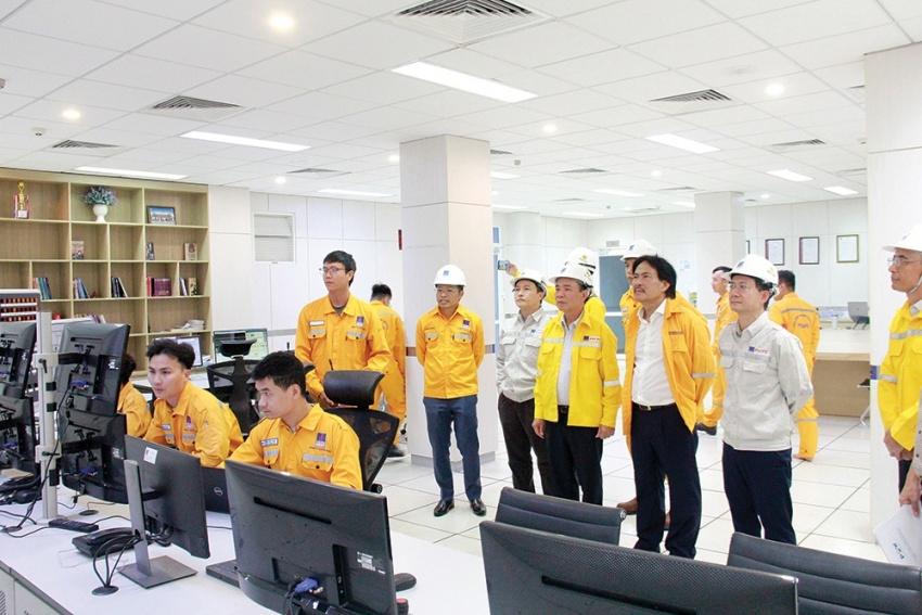 Chủ tịch Hội Dầu khí Việt Nam Nguyễn Quốc Thập cùng đoàn công tác thăm Nhà máy xử lý khí Cà Mau		