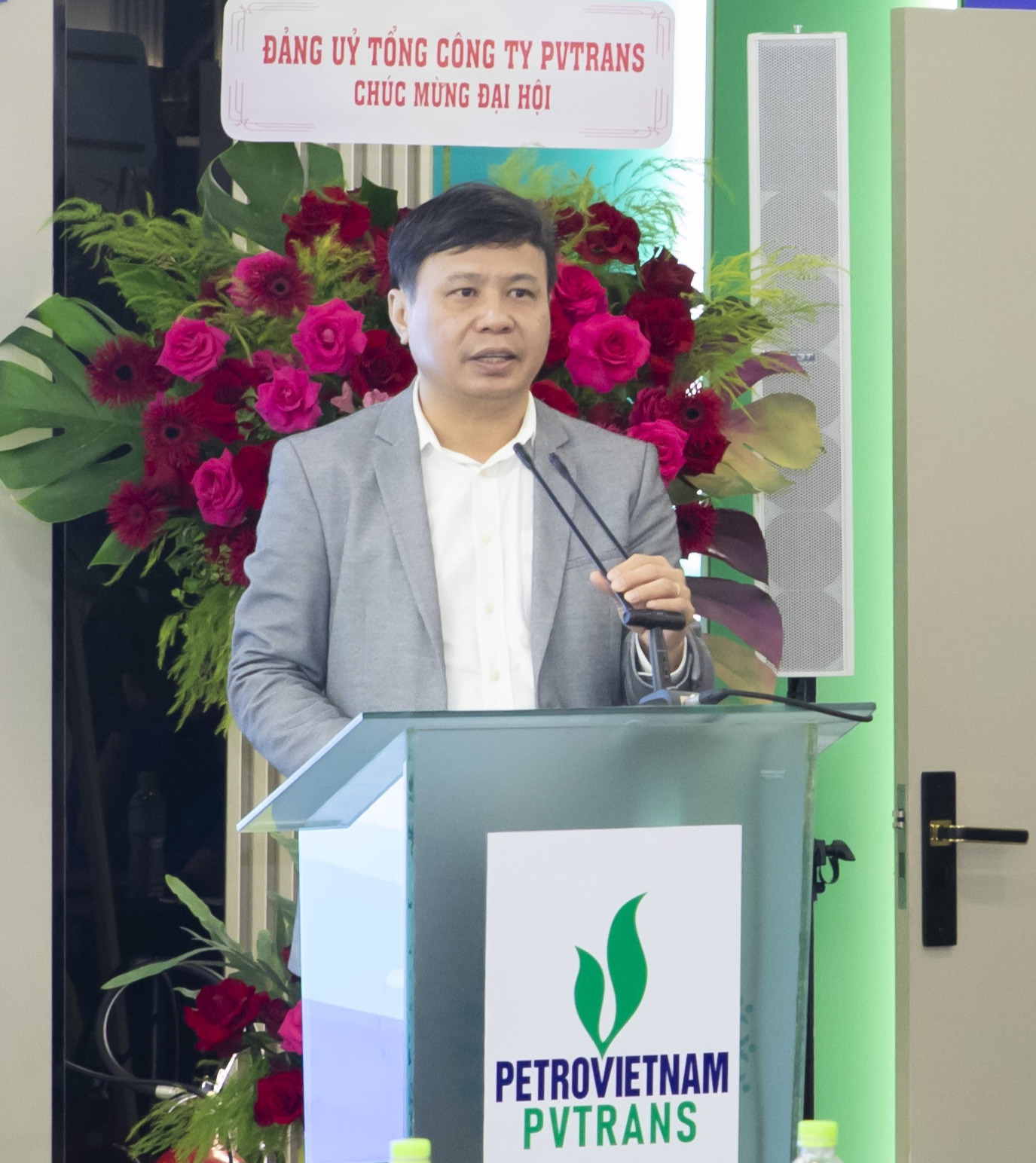 Đồng chí Phạm Việt Anh, Bí thư Đảng ủy, Chủ tịch HĐQT PVTrans, ghi nhận và biểu dương những thành tích tuổi trẻ Tổng công ty đã đạt được trong nhiệm kỳ qua.