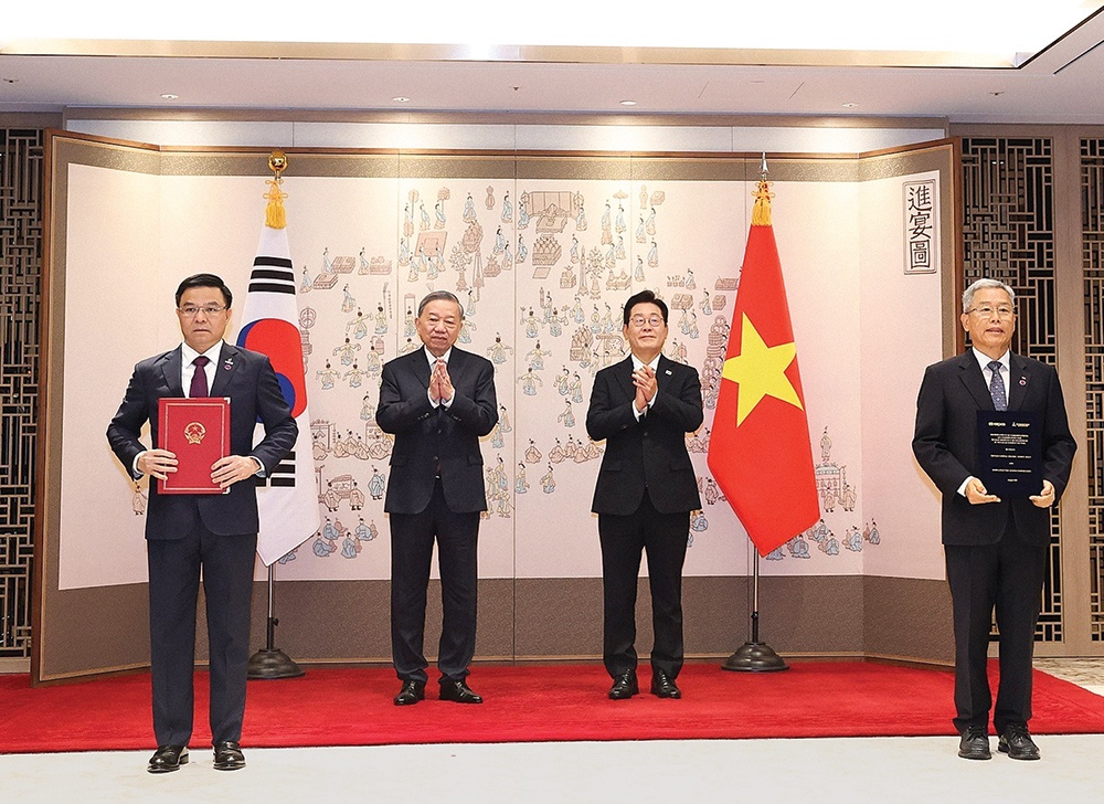 Tổng Bí thư Tô Lâm và Tổng thống Hàn Quốc Lee Jae Myung chứng kiến lễ trao Bản ghi nhớ hợp tác về phát triển nguồn nhân lực trong lĩnh vực năng lượng hạt nhân giữa Petrovietnam và Tập đoàn Điện lực Hàn Quốc