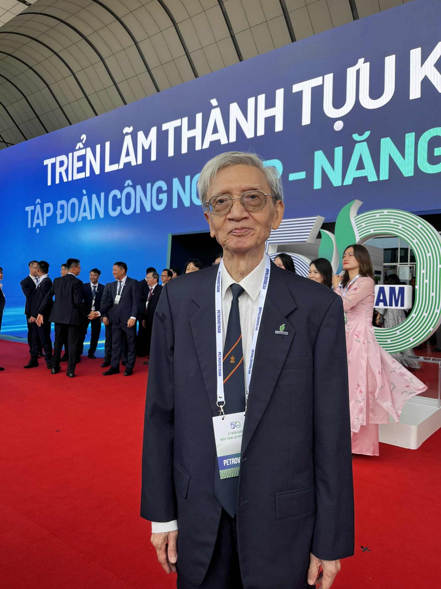 Ông Nguyễn Hiệp - Nguyên Phó Tổng giám đốc Tổng Công ty Dầu khí Việt Nam (nay là Tập đoàn Công nghiệp - Năng lượng Quốc gia Việt Nam)