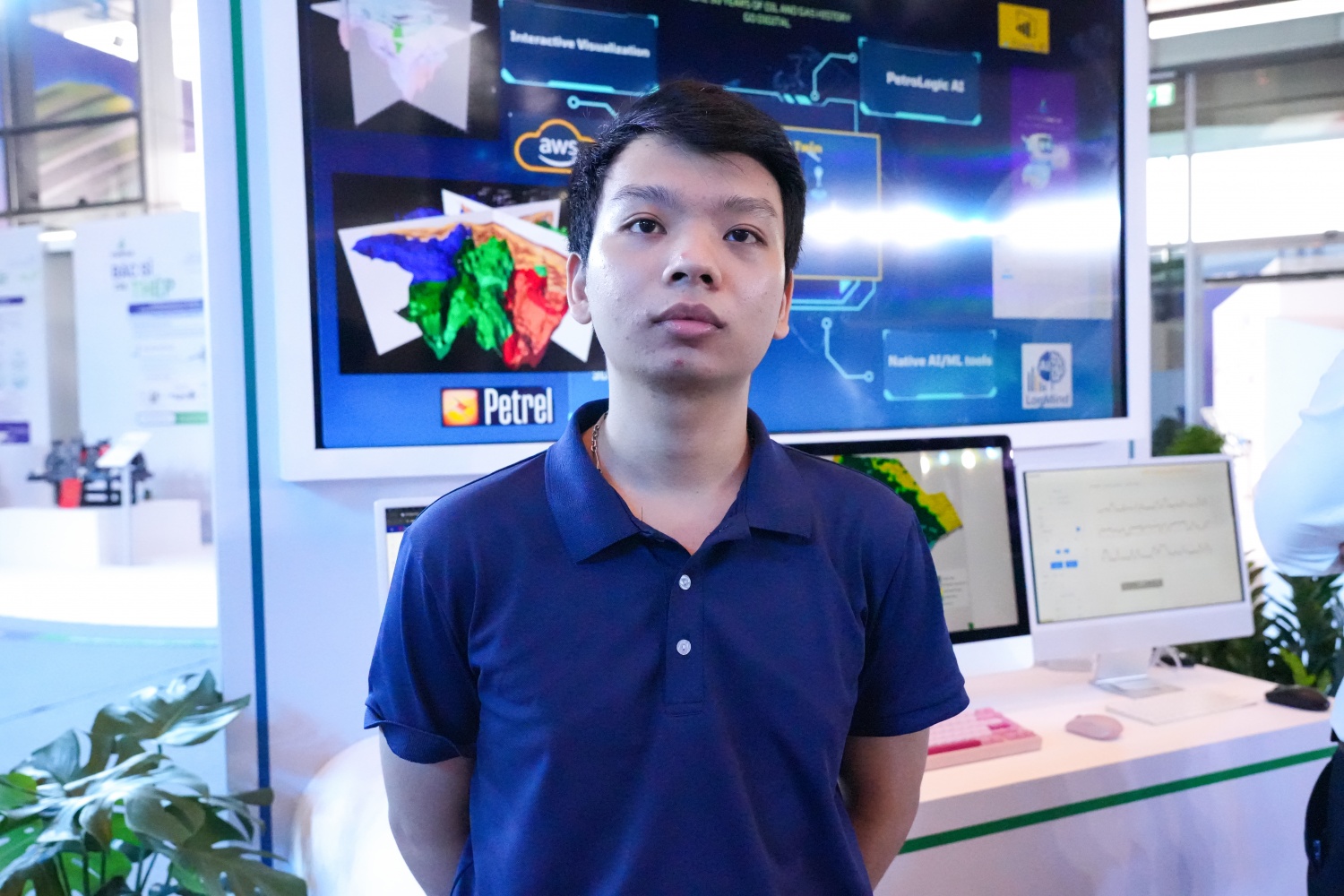 Anh Nguyễn Minh Quốc - Kỹ sự chuyển đối số trong lĩnh vực công nghiệp, Công ty CP VSCPS đến tham quan triển lãm.