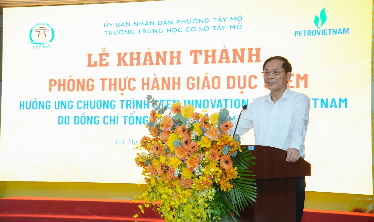 Phó Thủ tướng Bùi Thanh Sơn đánh giá cao sự hỗ trợ tích cực của Petrovietnam, cho rằng đây là biểu hiện sinh động của chủ trương xã hội hóa, đa dạng hóa nguồn lực đầu tư cho giáo dục.