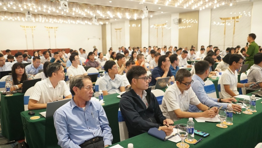Chương trình hội nghị đã diễn ra trong hai phiên làm việc, tập trung vào những nội dung cốt lõi có tác động trực tiếp đến hoạt động của ngành năng lượng.