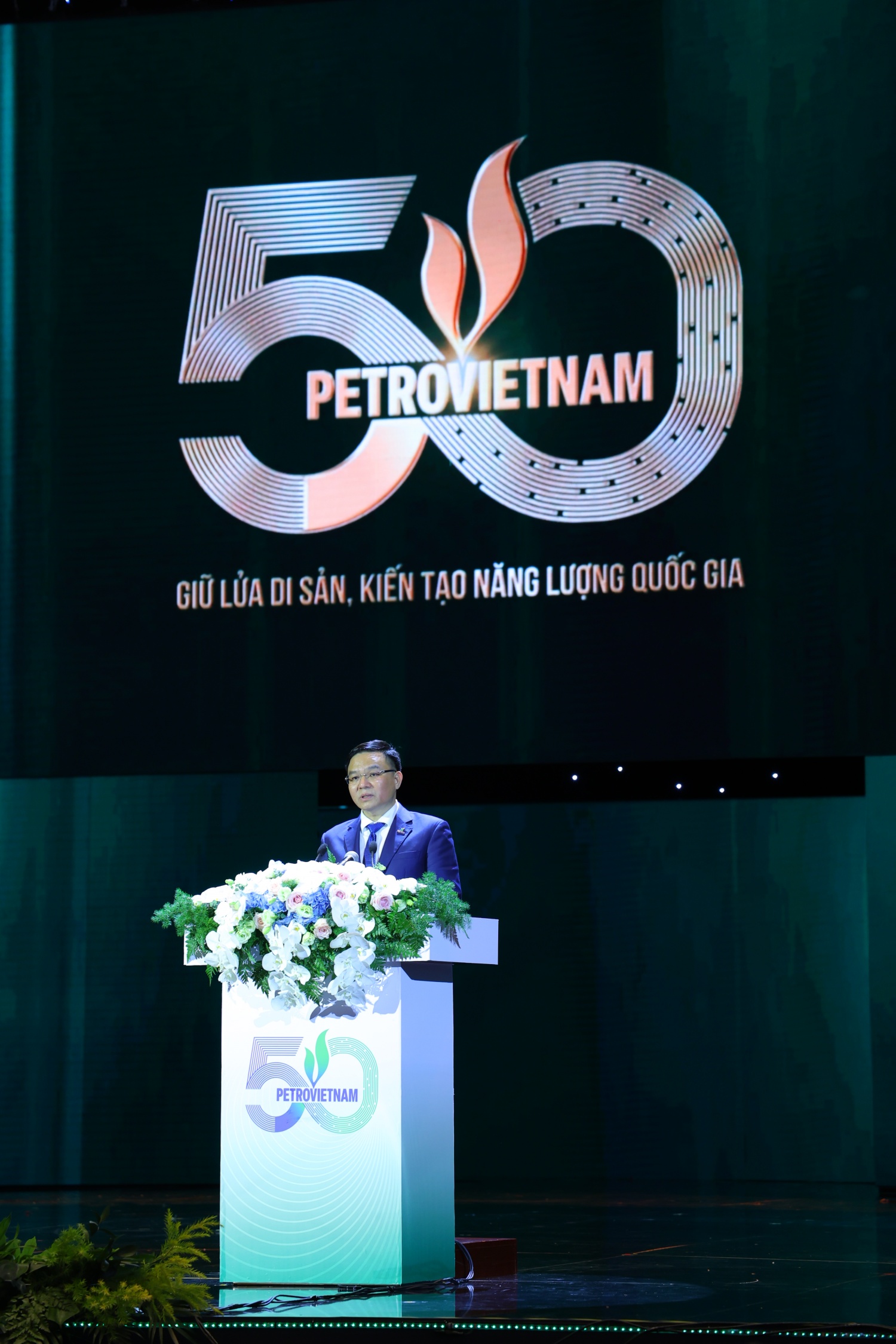 Đồng chí Lê Mạnh Hùng - Bí thư Đảng ủy, Chủ tịch HĐTV Petrovietnam phát biểu tại chương trình