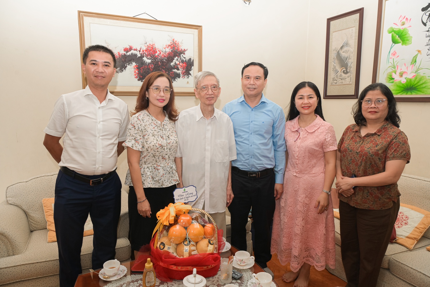 Đoàn công tác Petrovietnam gặp gỡ, thăm hỏi ông Nguyễn Hiệp – Nguyên Trưởng Ban Liên lạc Hưu trí Tập đoàn nhân dịp Quốc tế người cao tuổi
