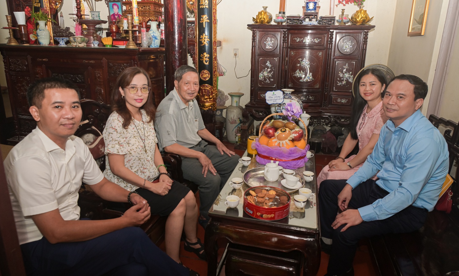 Đoàn gặp gỡ và thăm hỏi ông Nguyễn Đăng Liệu – Trưởng Ban Liên lạc Hưu trí Tập đoàn