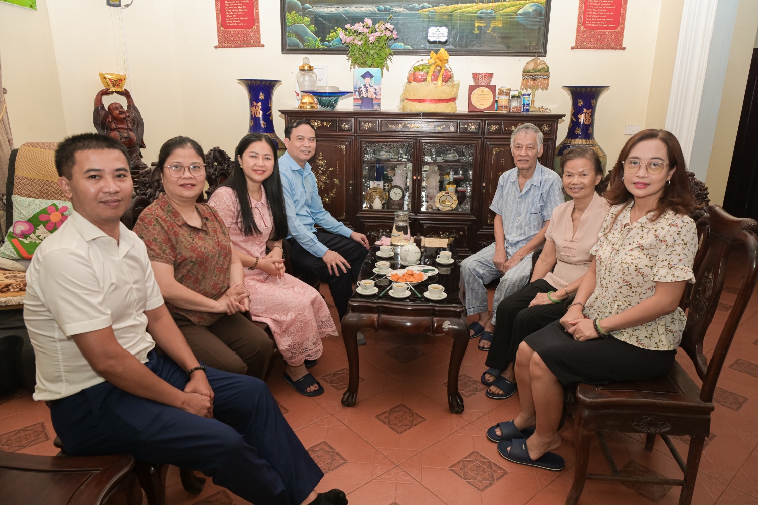 Đoàn thăm hỏi và tri ân gia đình ông Nguyễn Quang - Trưởng Ban Liên lạc hưu trí Bộ máy Quản lý và Điều hành Tập đoàn.