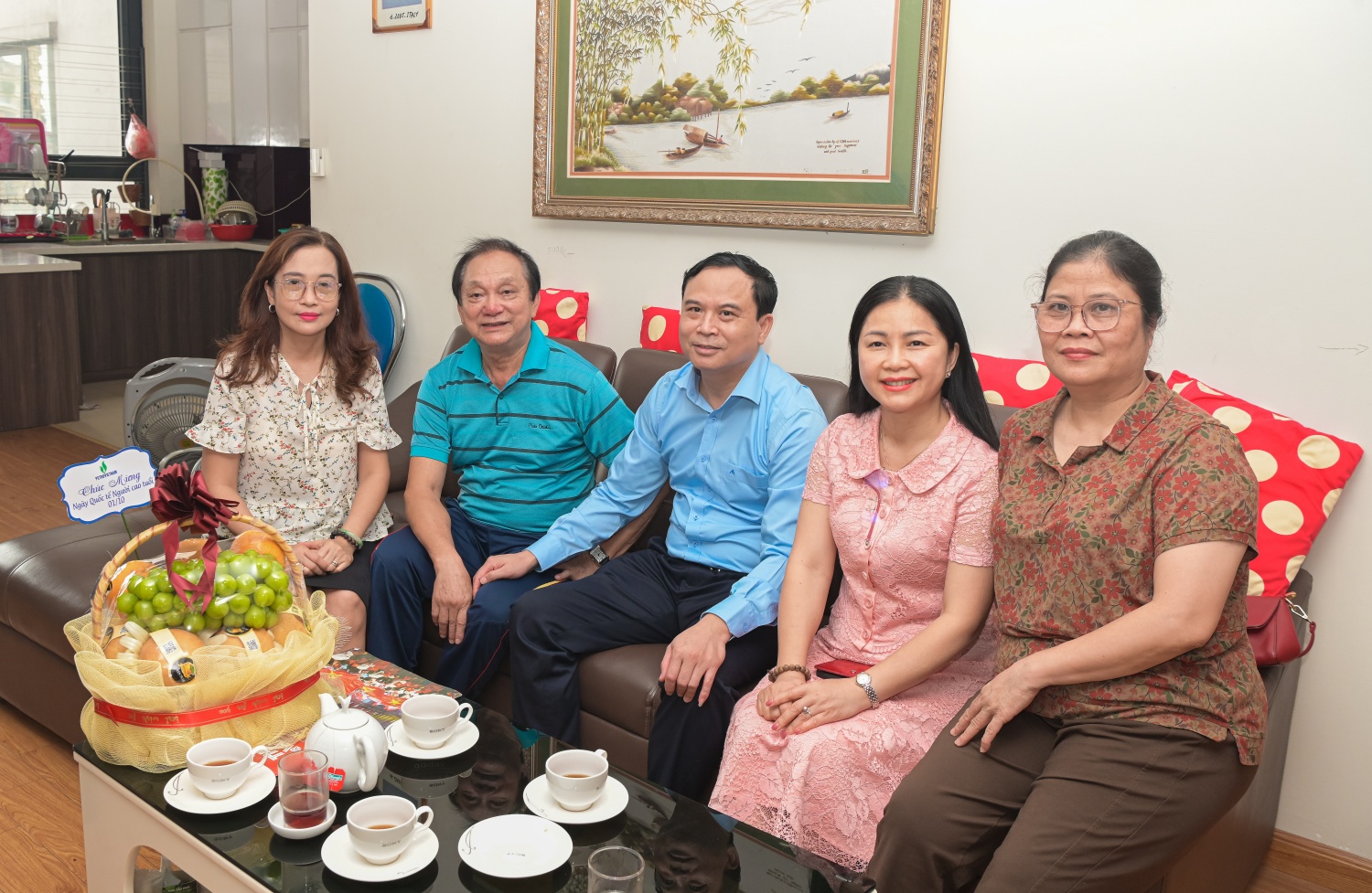 Đoàn đến thăm hỏi, động viên ông Nguyễn Văn Quyết - Phó Trưởng Ban Liên lạc hưu trí Bộ máy Quản lý và Điều hành Tập đoàn.