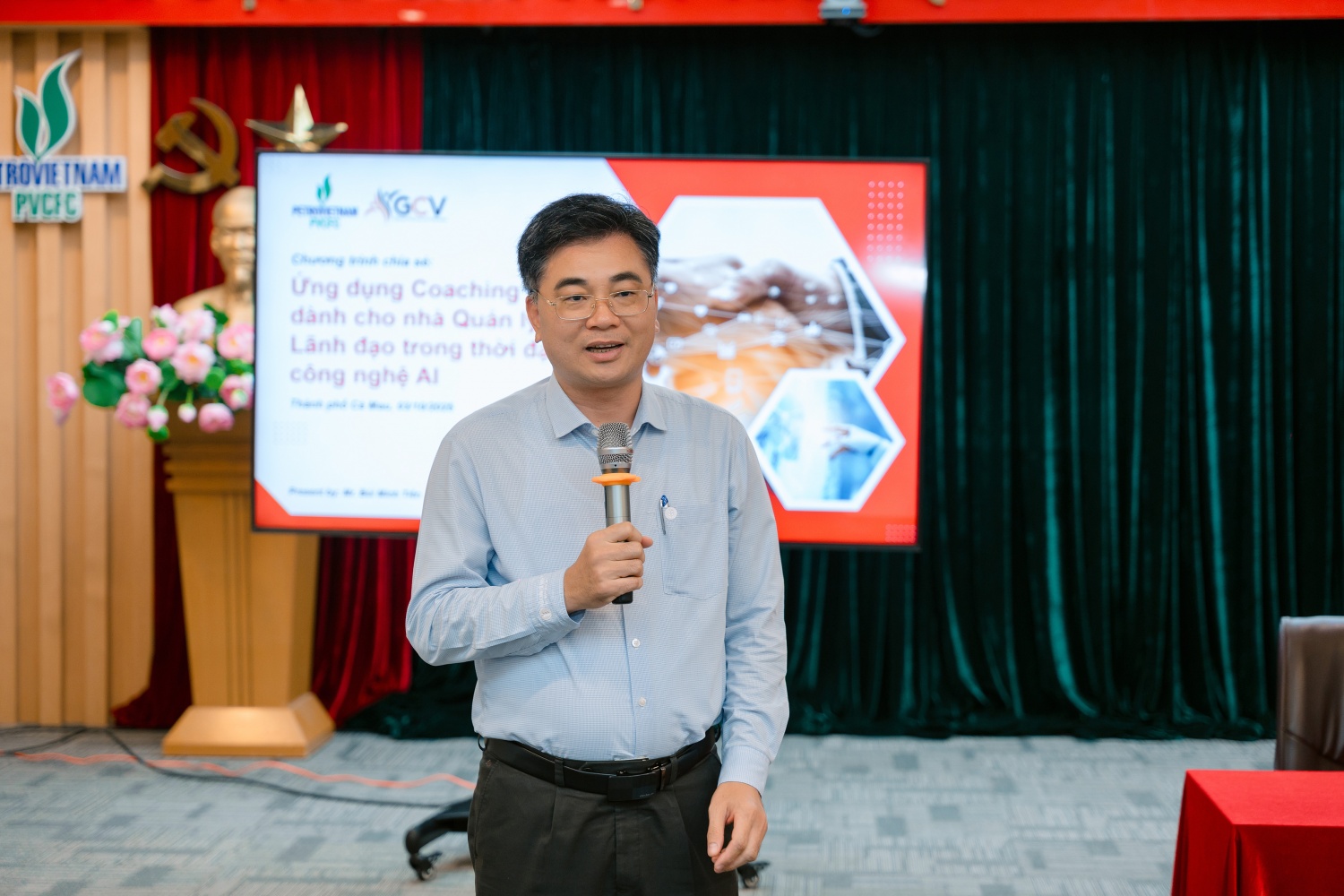 Chủ tịch HĐQT PVCFC Trần Ngọc Nguyên nhấn mạnh đây không chỉ là khóa học, mà còn là hành trình truyền cảm hứng, tạo động lực cho đội ngũ quản lý - lãnh đạo tiếp tục đổi mới tư duy, hoàn thiện bản thân và đồng hành cùng Công ty.