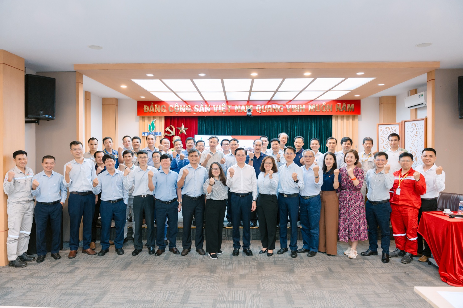 Các đại biểu tham gia chương trình.