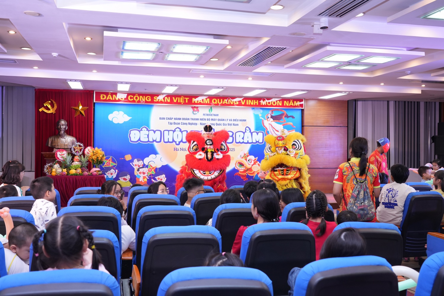 Chương trình “Đêm hội Trăng Rằm” với nhiều tiết mục phong phú đã mang đến cho các em nhỏ một mùa Trung thu đầm ấm và nhiều niềm vui.