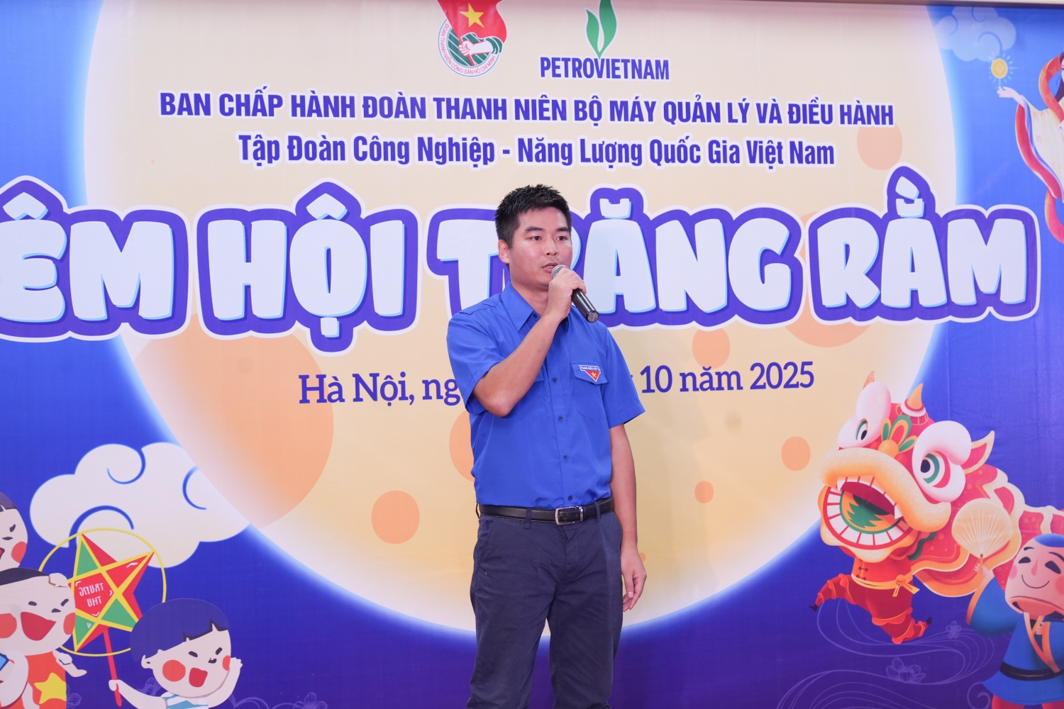 Anh Phạm Hồng Sơn - Bí thư Đoàn Thanh niên BMQL&ĐH Tập đoàn: “Đêm hội Trăng Rằm” là chương trình thường niên với mong muốn đem đến cho các em thiếu nhi những phút giây vui tươi, đồng thời tạo một sân chơi bổ ích, góp phần gắn kết tình cảm gia đình.