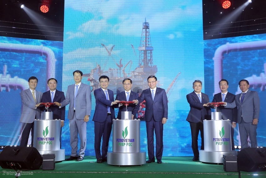 Lãnh đạo Chính phủ, Petrovietnam, PVEP, PVEP POC thực hiện nghi thức đón dòng dầu thương mại đầu tiên từ dự án phát triển mỏ Đại Hùng pha 3