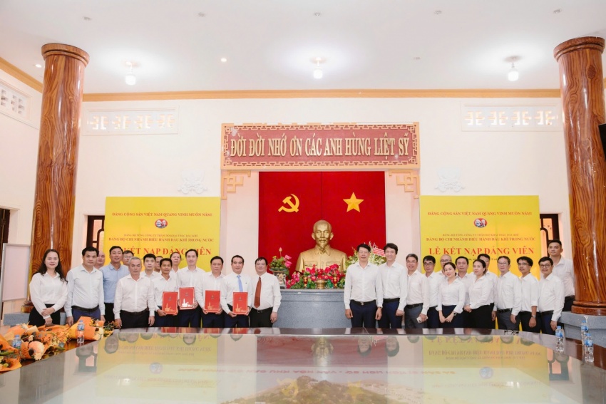 Lễ kết nạp 5 đảng viên mới tại các Chi Bộ trực thuộc Đảng bộ PVEP-POC.