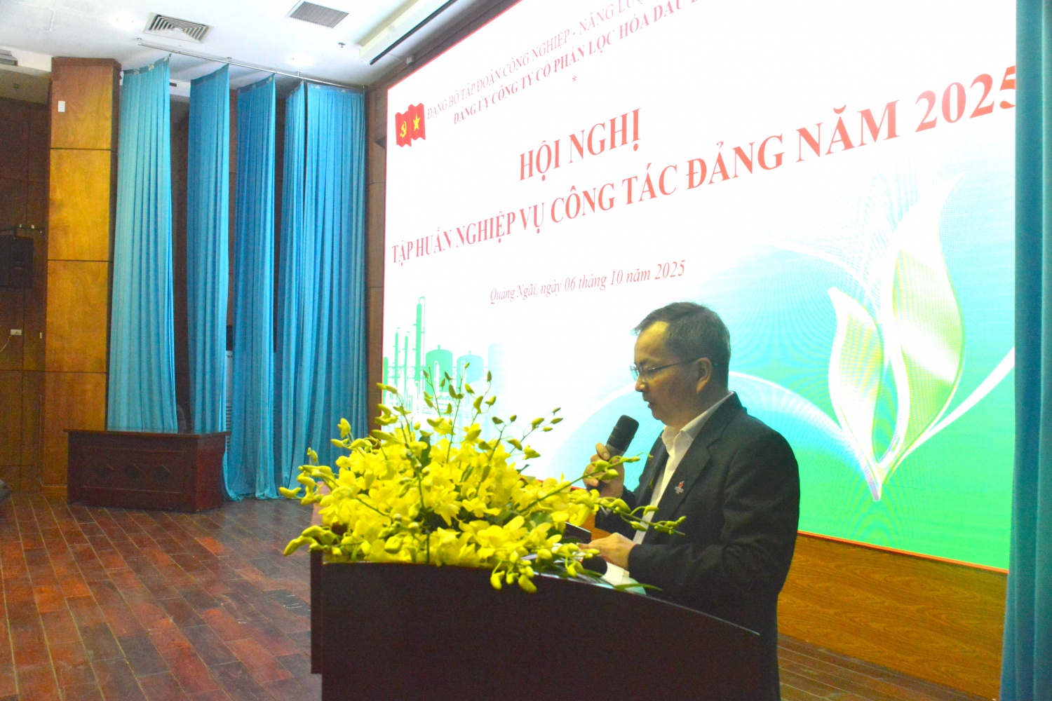 Đồng chí Khương Lê Thành - Phó Bí thư thường trực Đảng ủy, Thành viên HĐQT BSR phát biểu khai mạc Hội nghị.
