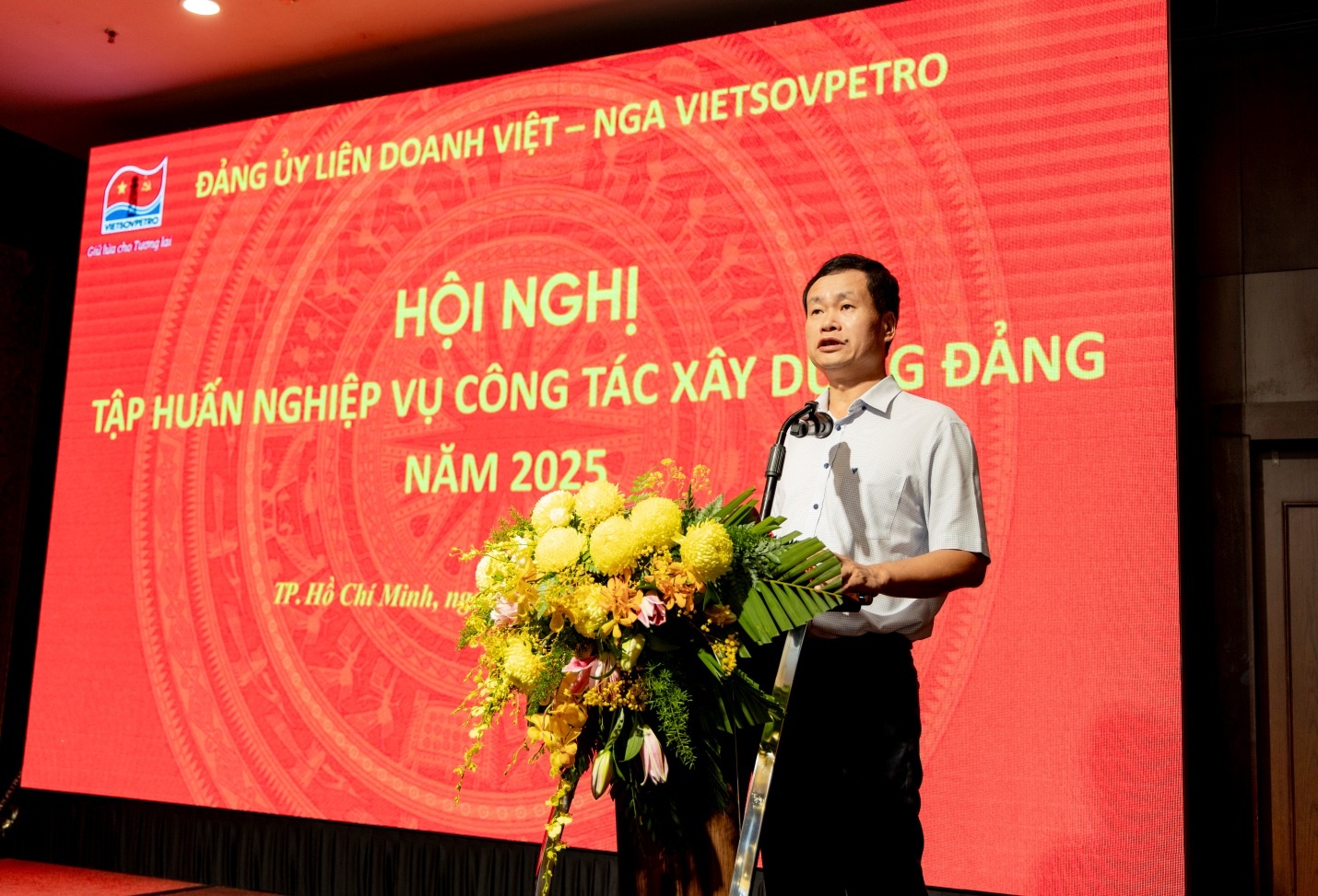 Đồng chí Nguyễn Đăng Khoa - Ủy viên Ban Chấp hành Đảng bộ, Chánh Văn phòng Đảng ủy Vietsovpetro nhấn mạnh vai trò công tác kiểm tra, giám sát của Đảng.