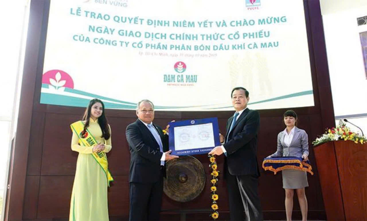 PVCFC chuyển đổi sang hoạt động theo mô hình công ty cổ phần, niêm yết trên sàn chứng khoán TP Hồ Chí Minh với mã cổ phiếu DCM.