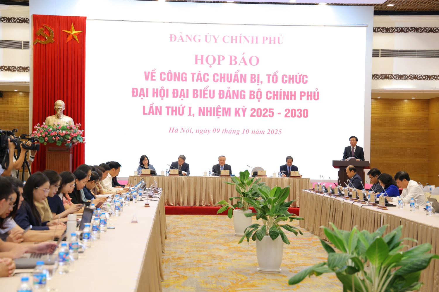 Toàn cảnh buổi họp báo