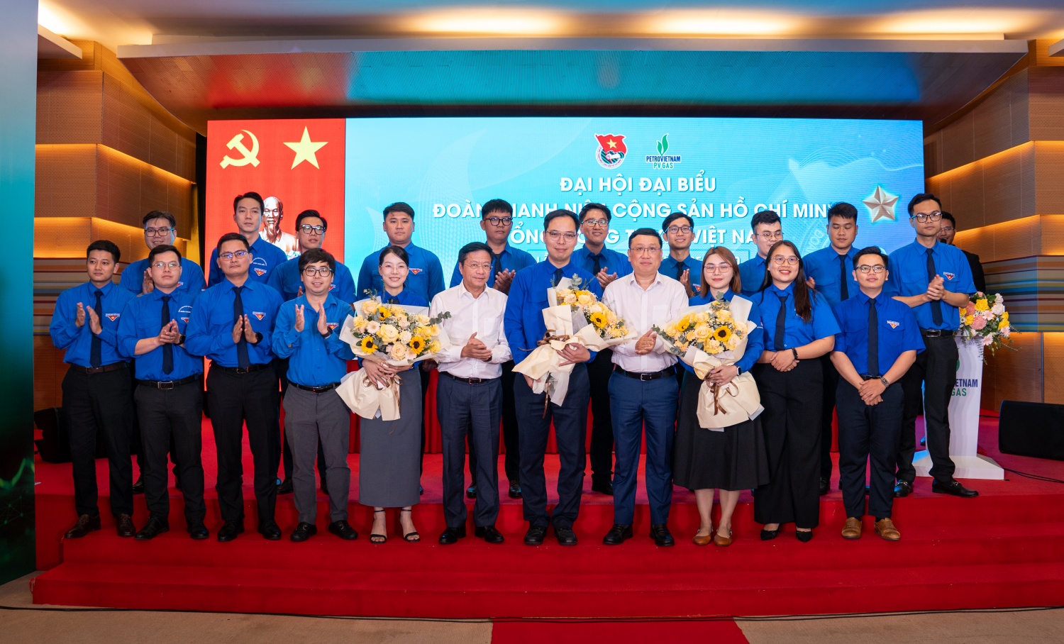 Lãnh đạo Đoàn Petrovietnam và lãnh đạo PV GAS chúc mừng Ban Chấp hành Đoàn Thanh niên PV GAS khóa VIII