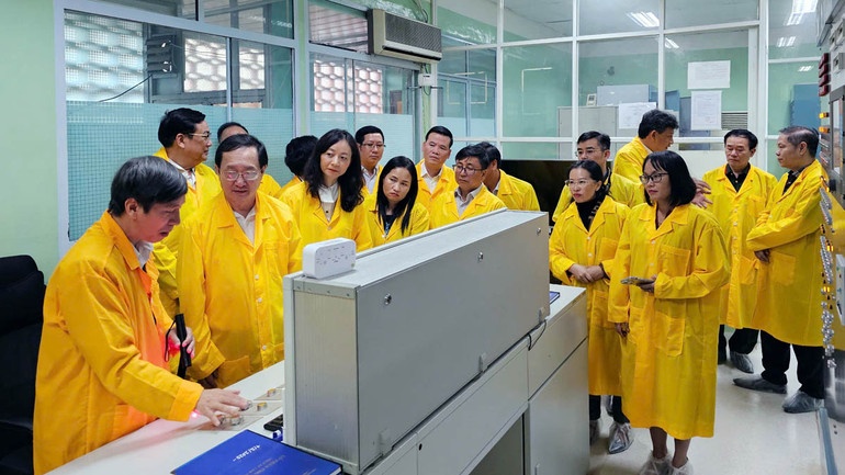 Hoạt động nghiên cứu hoạt nhân được duy trì tại Viện Năng lượng nguyên tử Việt Nam (Ảnh: Báo Nhân Dân)