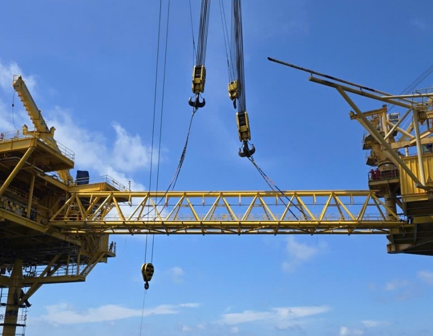 Lắp đặt hoàn thiện giàn BK-24 và cầu dẫn kết nối với giàn BK-20