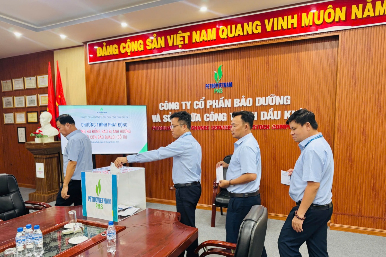 Ban lãnh đạo PMS chung tay hướng về đồng bào miền Bắc.