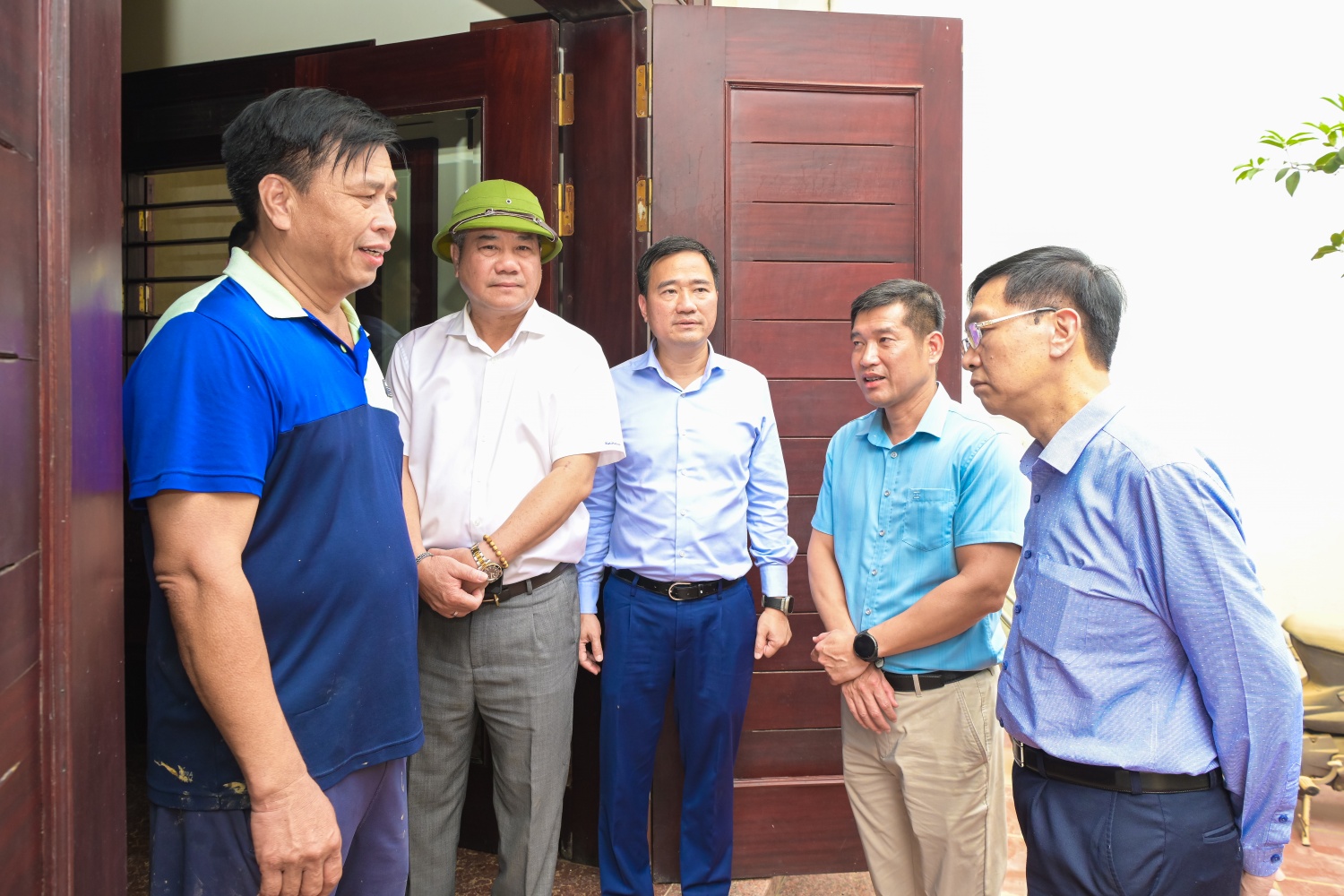 Lãnh đạo Petrovietnam thăm hỏi, chia sẻ với người lao động PVOIL.
