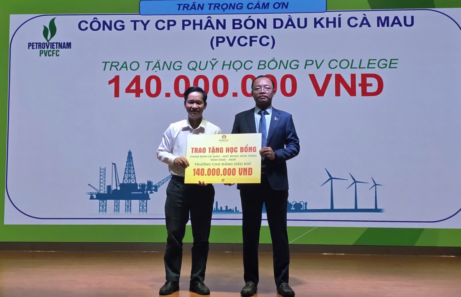 PVCFC hỗ trợ Quỹ học bổng PV College