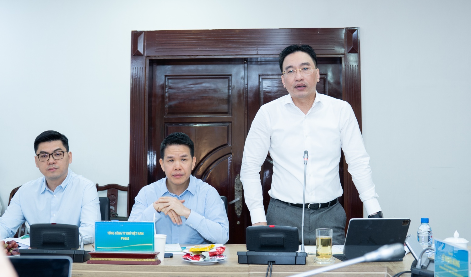 Chủ tịch HĐQT PV GAS Nguyễn Thanh Bình báo cáo tại buổi làm việc