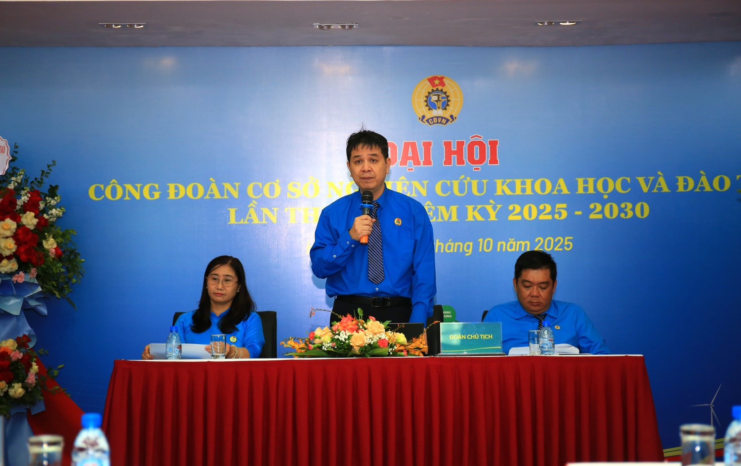 Đoàn Chủ tịch điều hành Đại hội Công đoàn NCKH & ĐT nhiệm kỳ 2025-2030.