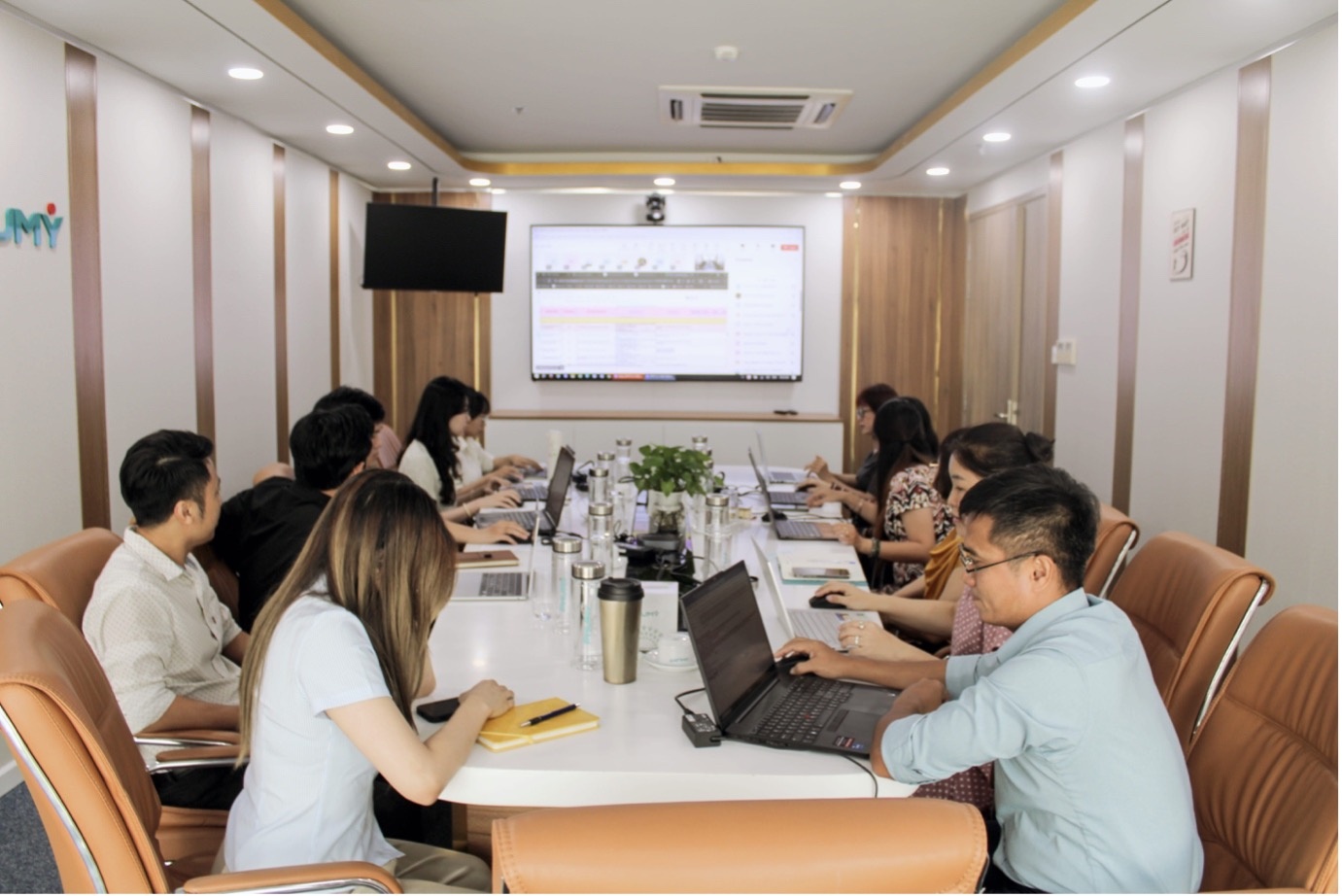 HRM hứa hẹn sẽ trở thành nền tảng cốt lõi giúp gắn kết con người, nâng cao hiệu suất toàn hệ thống.