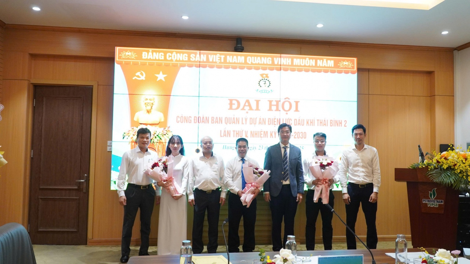 Ban chấp hành Công đoàn Ban QLDA NĐDK Thái Bình 2 nhiệm kỳ 2025 - 2030 ra mắt Đại hội.