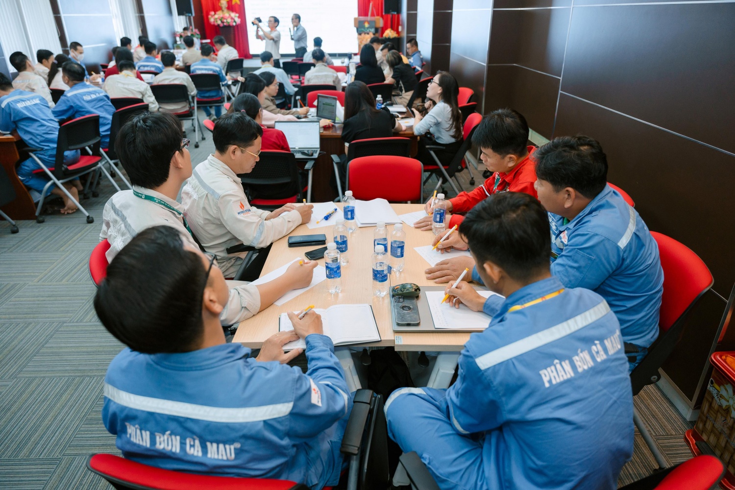 Chương trình là một trong những hoạt động ý nghĩa nằm trong chuỗi phát triển năng lực nội tại của đội ngũ cán bộ, nhân viên Nhà máy, hướng đến mục tiêu “Vận hành thiết bị ổn định - Vận hành con người hạnh phúc”.
