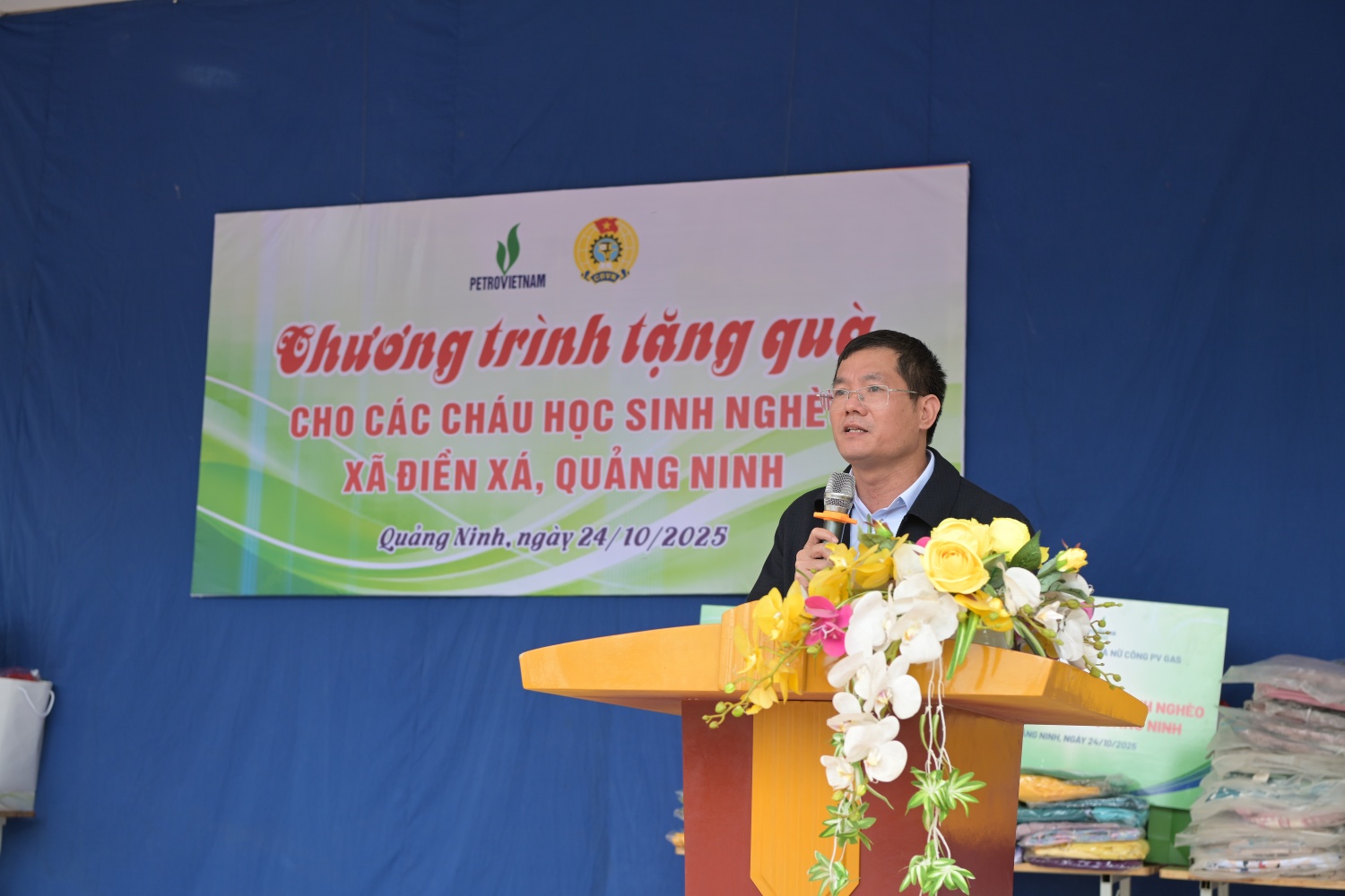 Đồng chí Tạ Vĩnh Thắng - Chủ tịch Uỷ ban MTTQ Việt Nam xã Điền Xá cảm ơn tinh cảm của đoàn công tác Petrovietnam