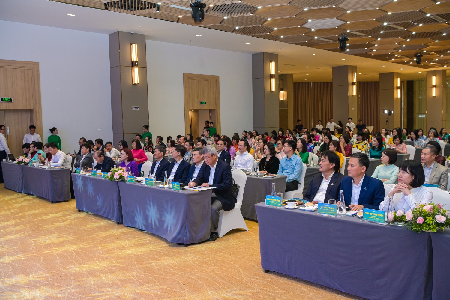 Các đại biểu tham dự Hội nghị