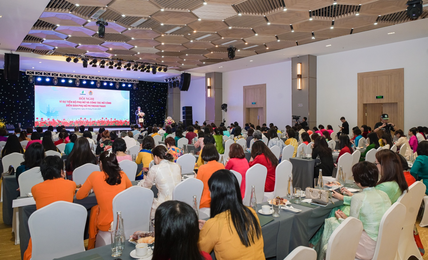 Toàn cảnh Hội nghị