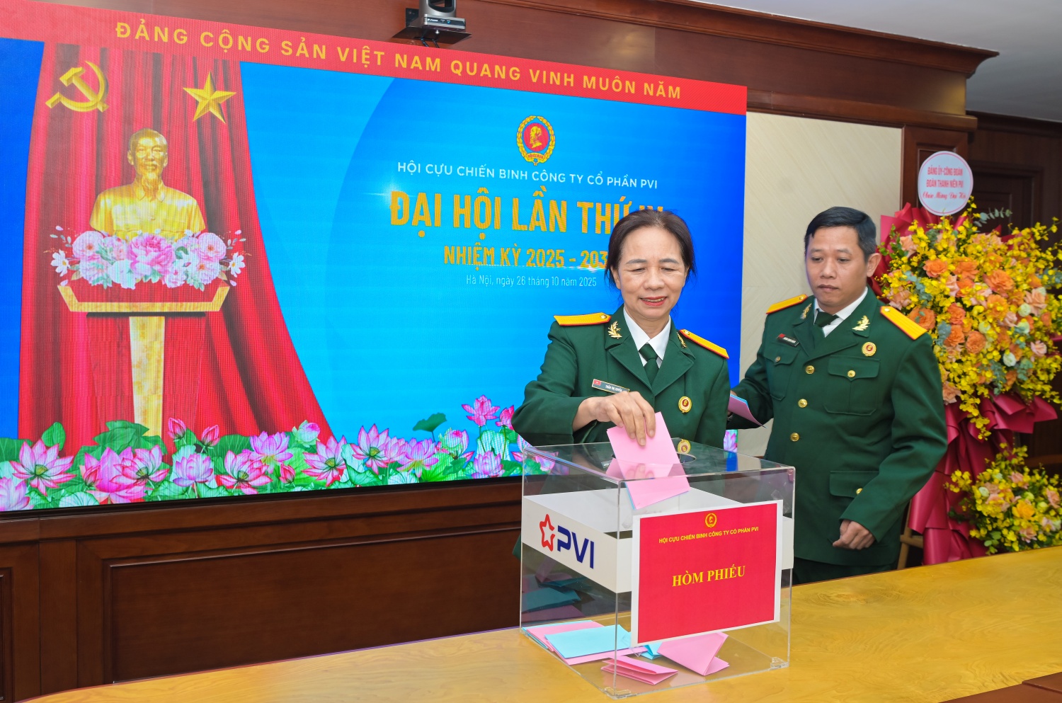 Các đại biểu bầu Ban Chấp hành Hội CCB PVI nhiệm kỳ 2025-2030 và bầu đoàn Đại biểu dự Đại hội cấp trên.