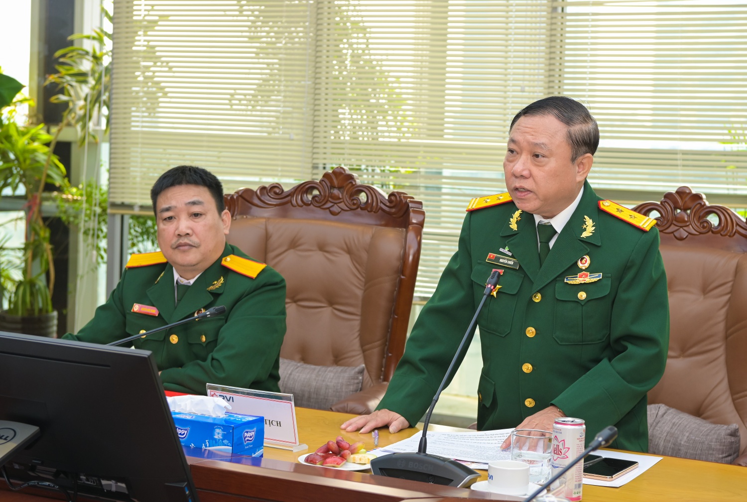 Đồng chí Nguyễn Chiến, Chủ tịch Hội CCB PVI trình bày Báo cáo chính trị tổng kết công tác nhiệm kỳ 2022-2027 và phương hướng nhiệm kỳ 2025-2030.