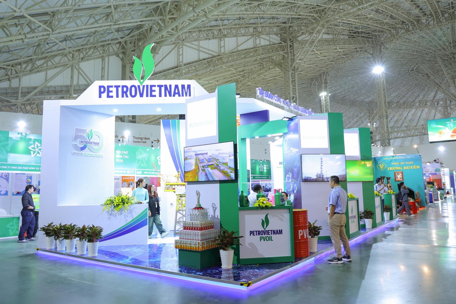 Gian trưng bày, giới thiệu sản phẩm của Petrovietnam