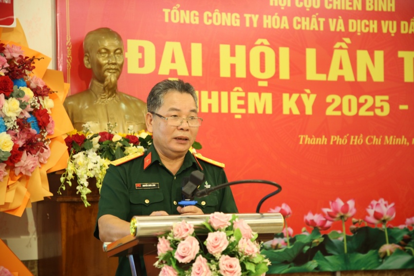 Đồng chí Nguyễn Xuân Lăng - Chủ tịch Hội CCB PVChem trình bày báo cáo đánh giá hoạt động của Hội CCB PVChem giai đoạn 2022-2025 và phương hướng, nhiệm vụ nhiệm kỳ 2025-2030.